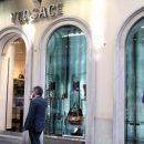 На Versace подали в суд за расовую дискриминацию