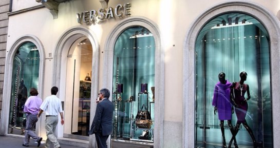 На Versace подали в суд за расовую дискриминацию