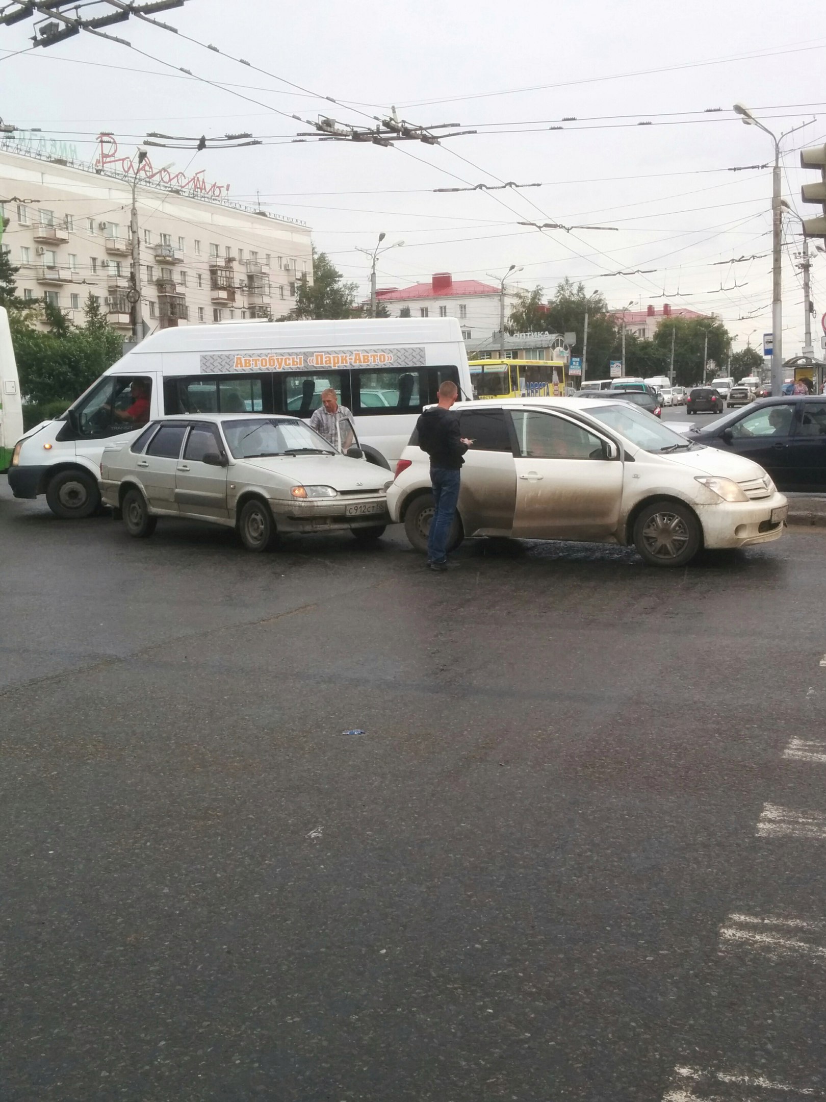 Из-за ДТП в центре Омска образовалась огромная пробка