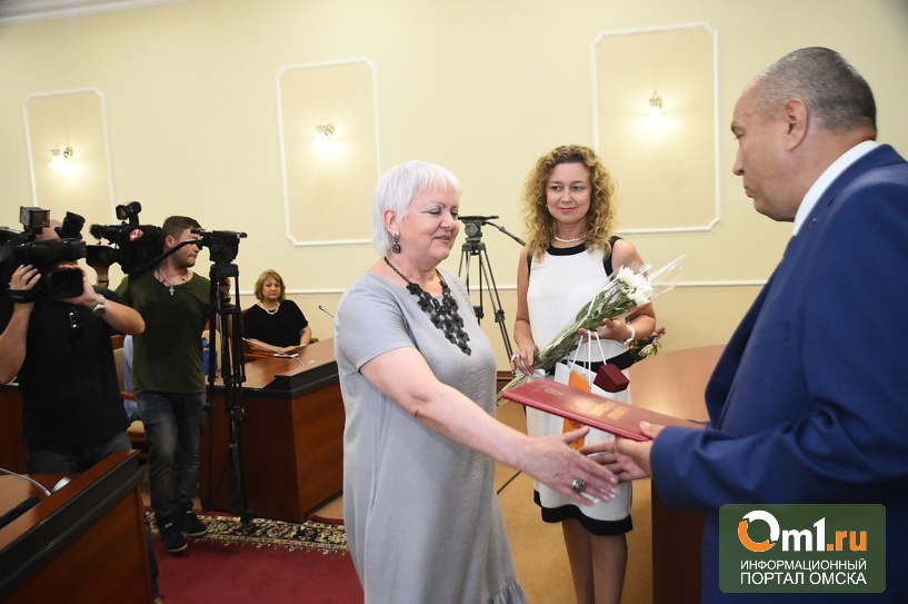 Новый мэр Омска Фролов поздравил бизнесменов с Днем торговли от Двораковского- ФОТО