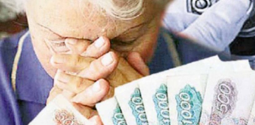 В Омске мошенник снял с  банковской карточки пенсионерки 55 тысяч