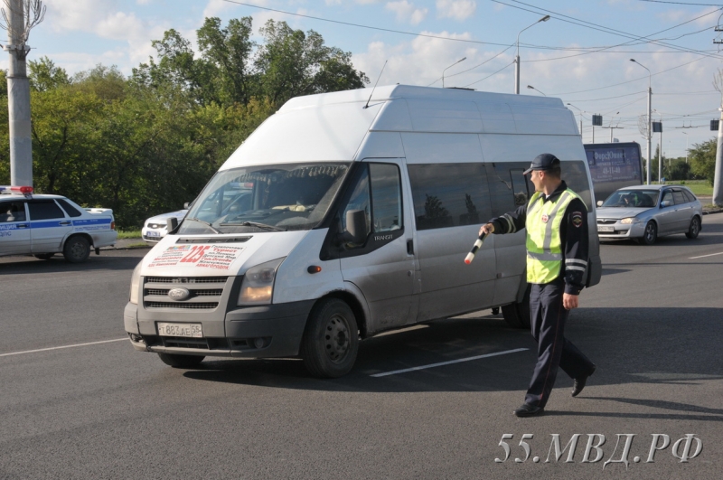 В Омске за одно утро проверили 400 автобусов и маршруток