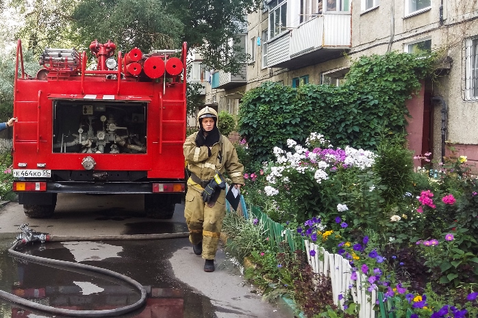 В Омске из-за «бычка» чуть не сгорела пятиэтажка