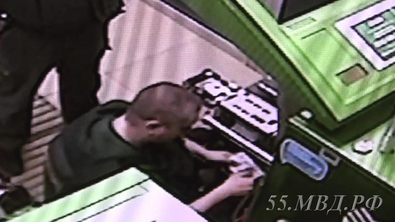 Омский инкассатор выкрал из банкомата почти 100 тысяч рублей
