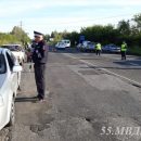 Пенсионер из Омска сел пьяным за руль и повез внуков