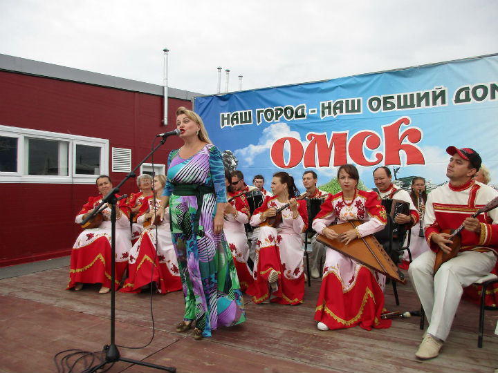 День города: в Рябиновку приезжали профессиональные артисты
