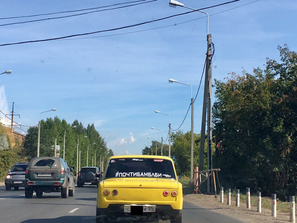 По Омску ездит автомобиль фанатов трансформеров «почти Бамблби»