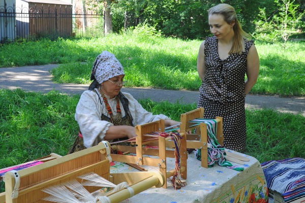 В омских Нефтяниках воссоздают историческую казачью усадьбу