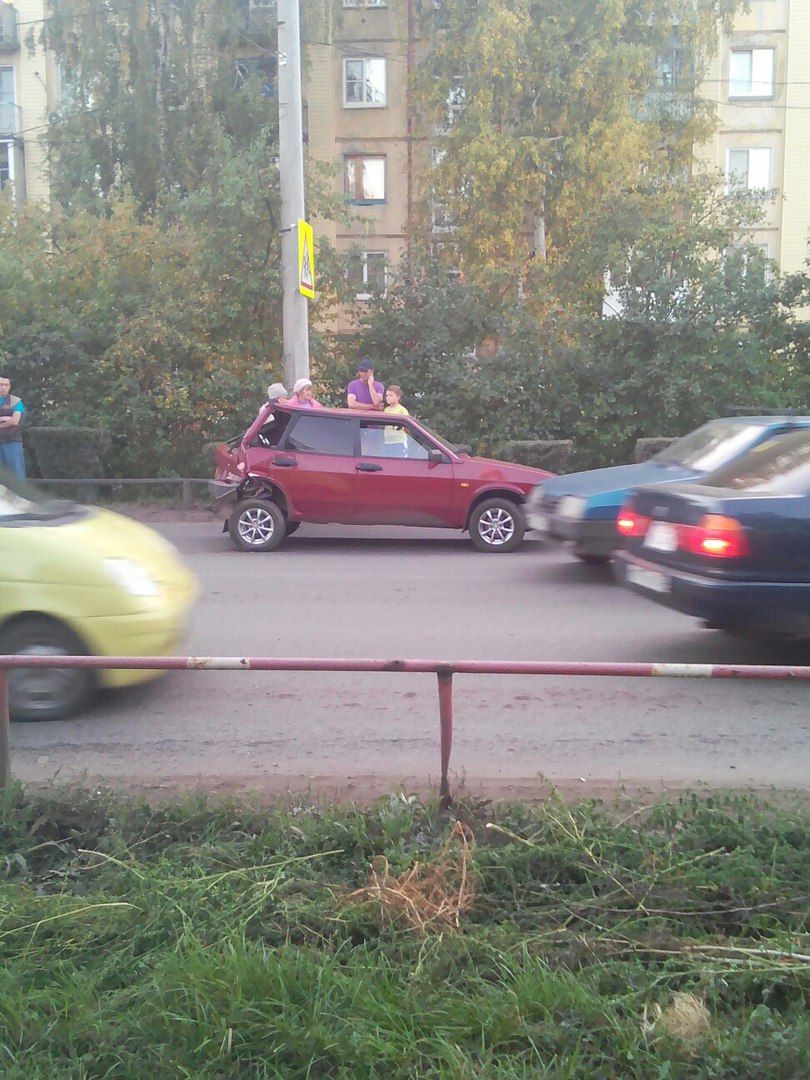 В Омске на Космическом проспекте массовое ДТП из пяти  авто