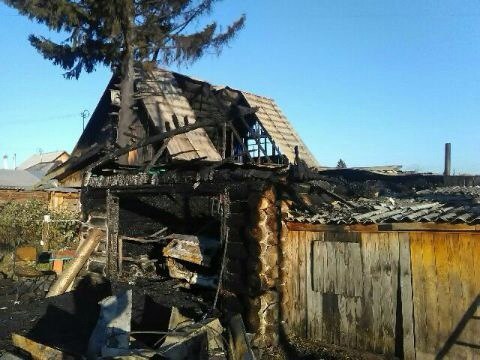 Семья врача-терапевта Тарской ЦРБ осталась без крыши над головой после пожара