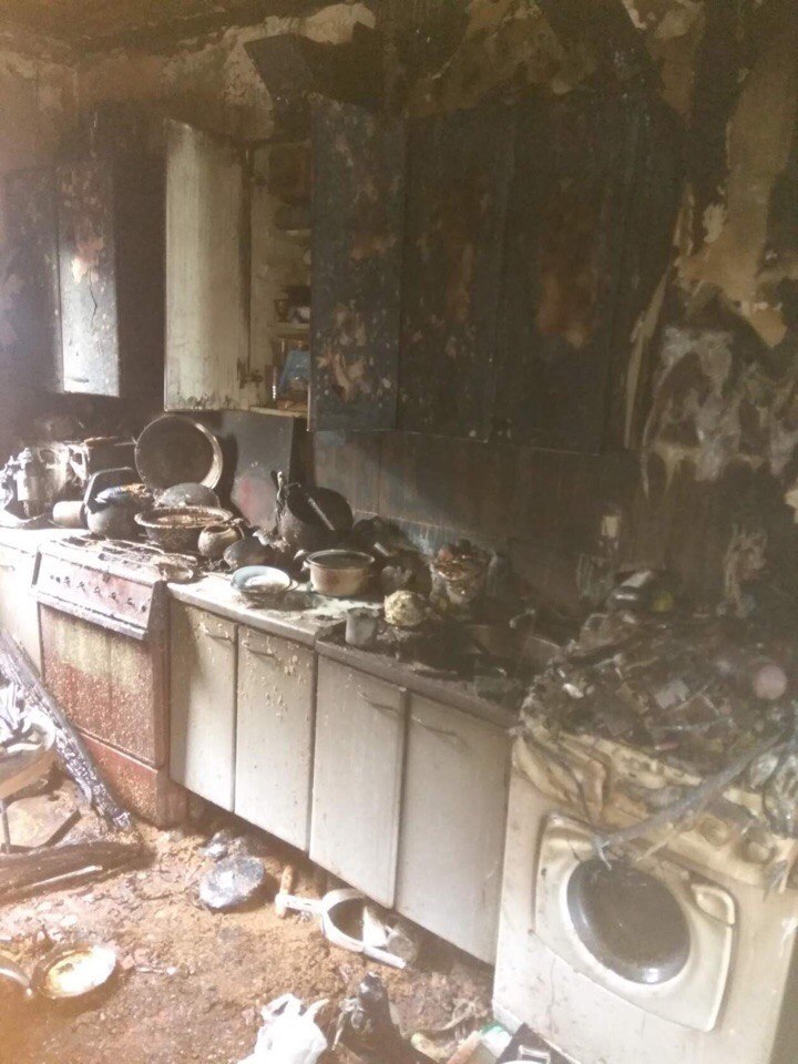 Омичей просят помочь погорельцам, лишившимся имущества во время пожара на Удалова