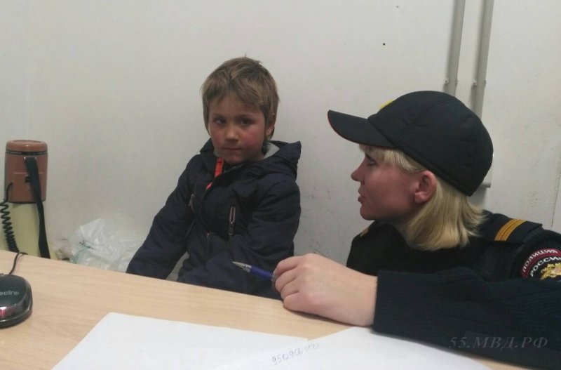 В Омске водитель обнаружил в своей маршрутке потерявшегося 6-летнего мальчика