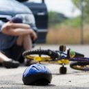В Омске попавший под колеса 11-летний велосипедист не смог вспомнить, где живет