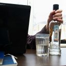 Омичи снимают стресс от работы алкоголем и таблетками